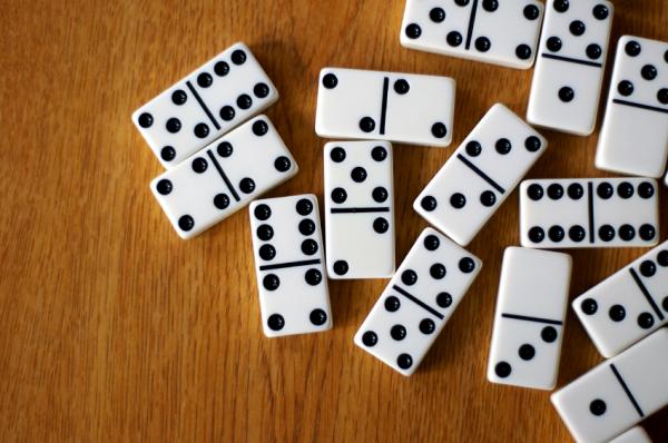domino online